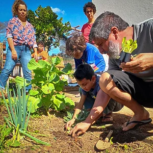 Teaching kids to plant